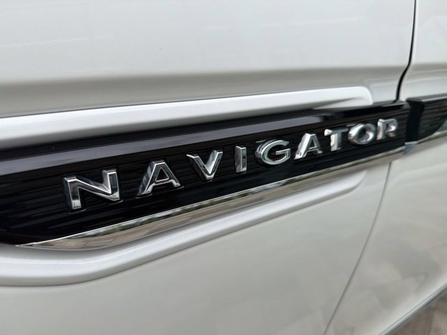 Certified 2024 Lincoln Navigator L Black Label AWD/4WD image 9