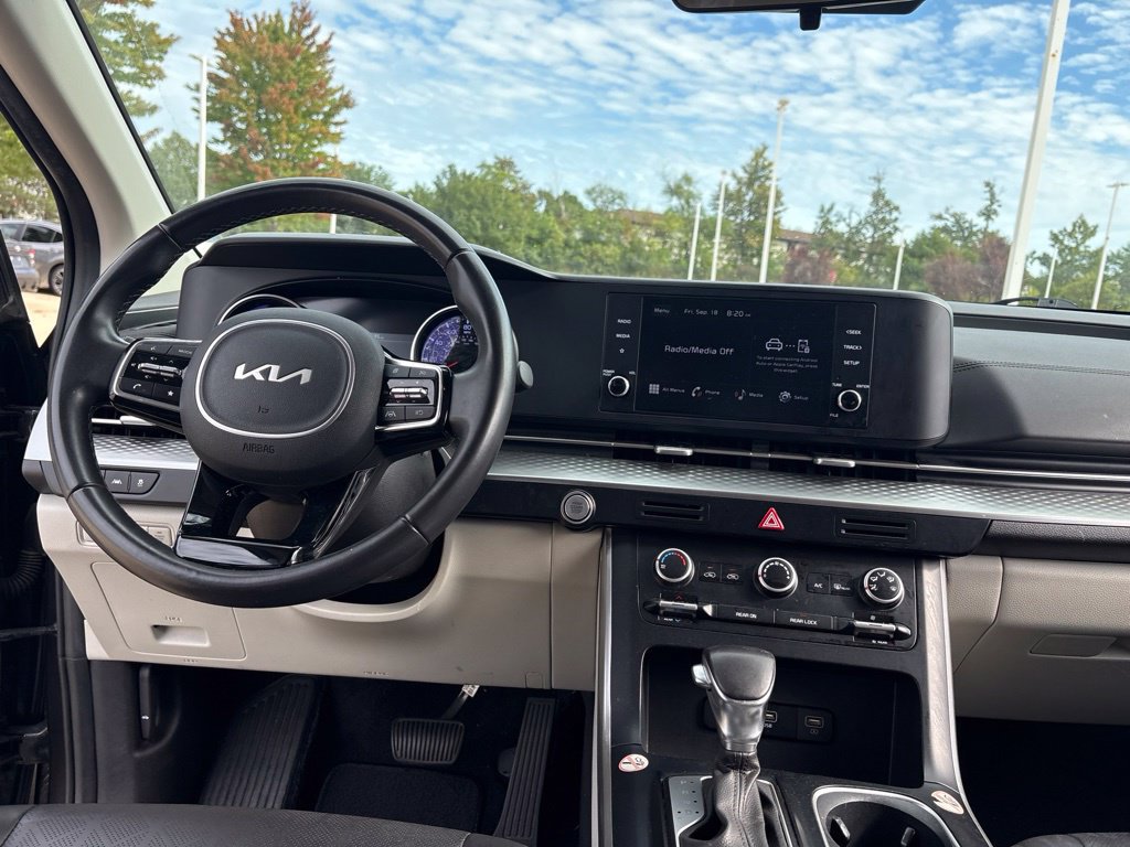Used 2024 Kia Carnival LX FWD image 21