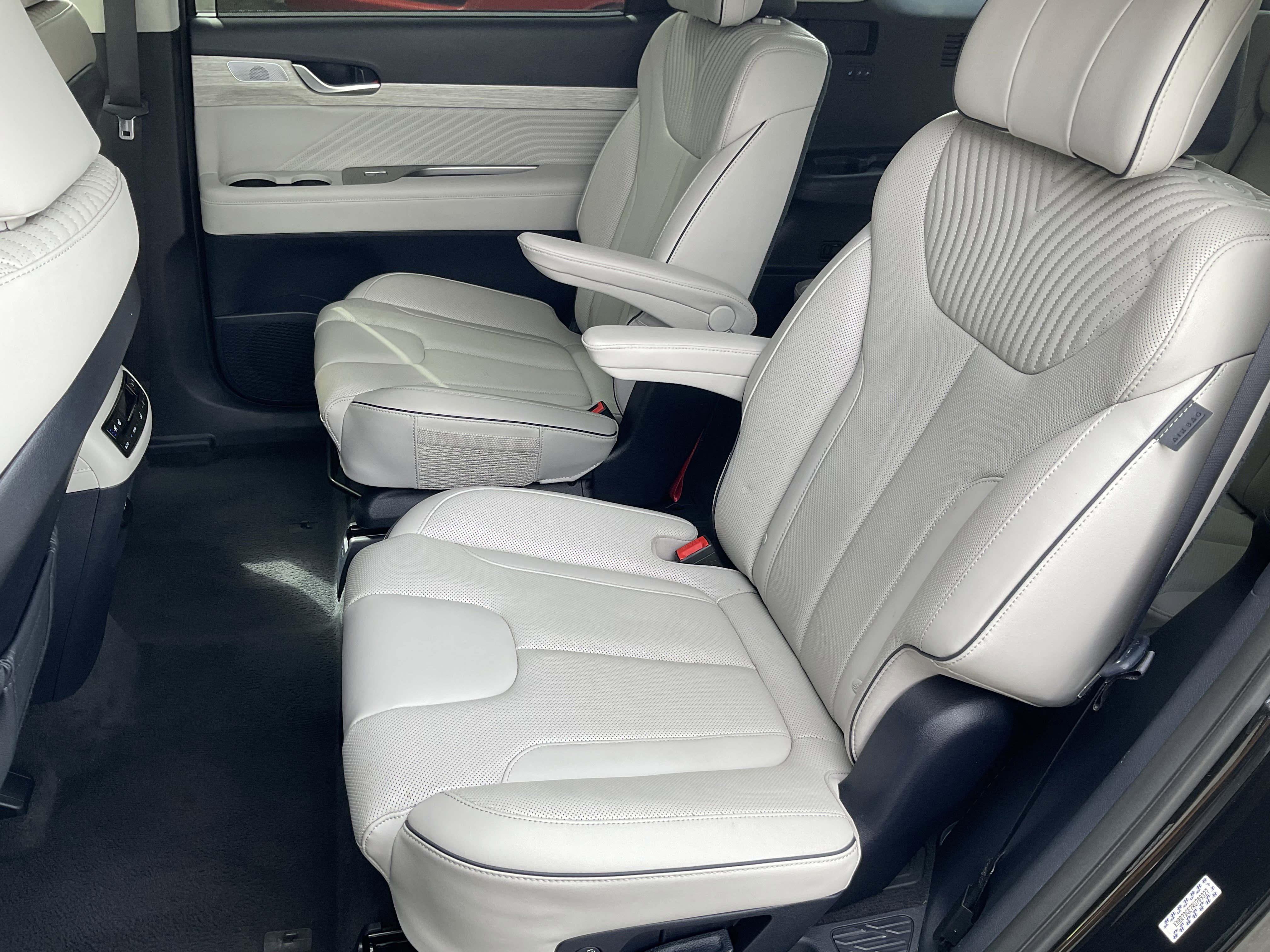 Used 2024 Hyundai Palisade Calligraphy image 45