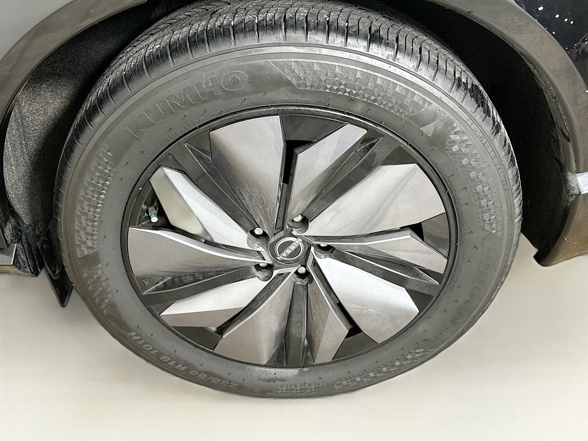 Used 2023 Nissan Ariya FWD image 11