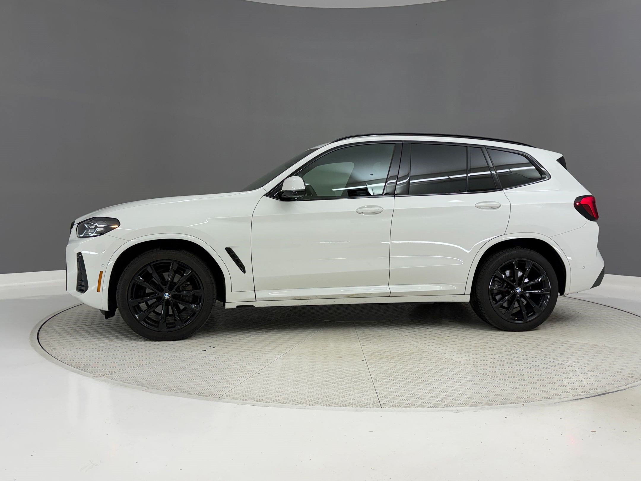 Certified 2024 BMW X3 sDrive30i w/ M Sport Package RWD image 2