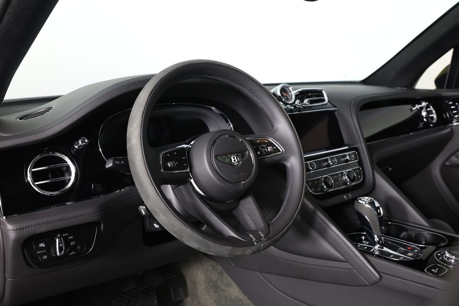 Used 2023 Bentley Bentayga image 19