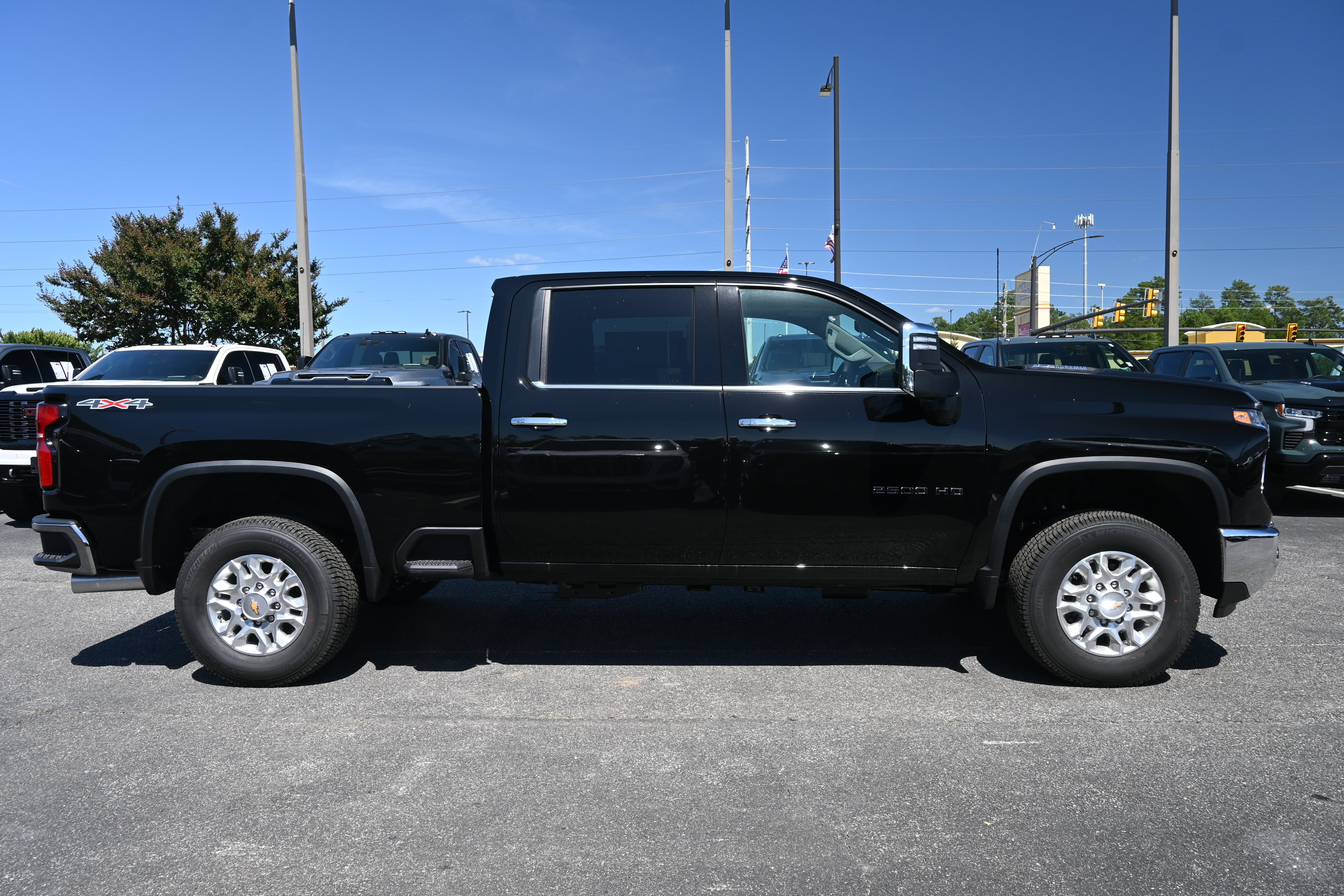 New 2026 Chevrolet Silverado 2500 LTZ w/ LTZ Premium Package AWD/4WD image 11