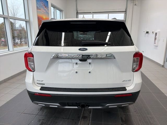 Used 2023 Ford Explorer XLT w/ Equipment Group 202A image 4
