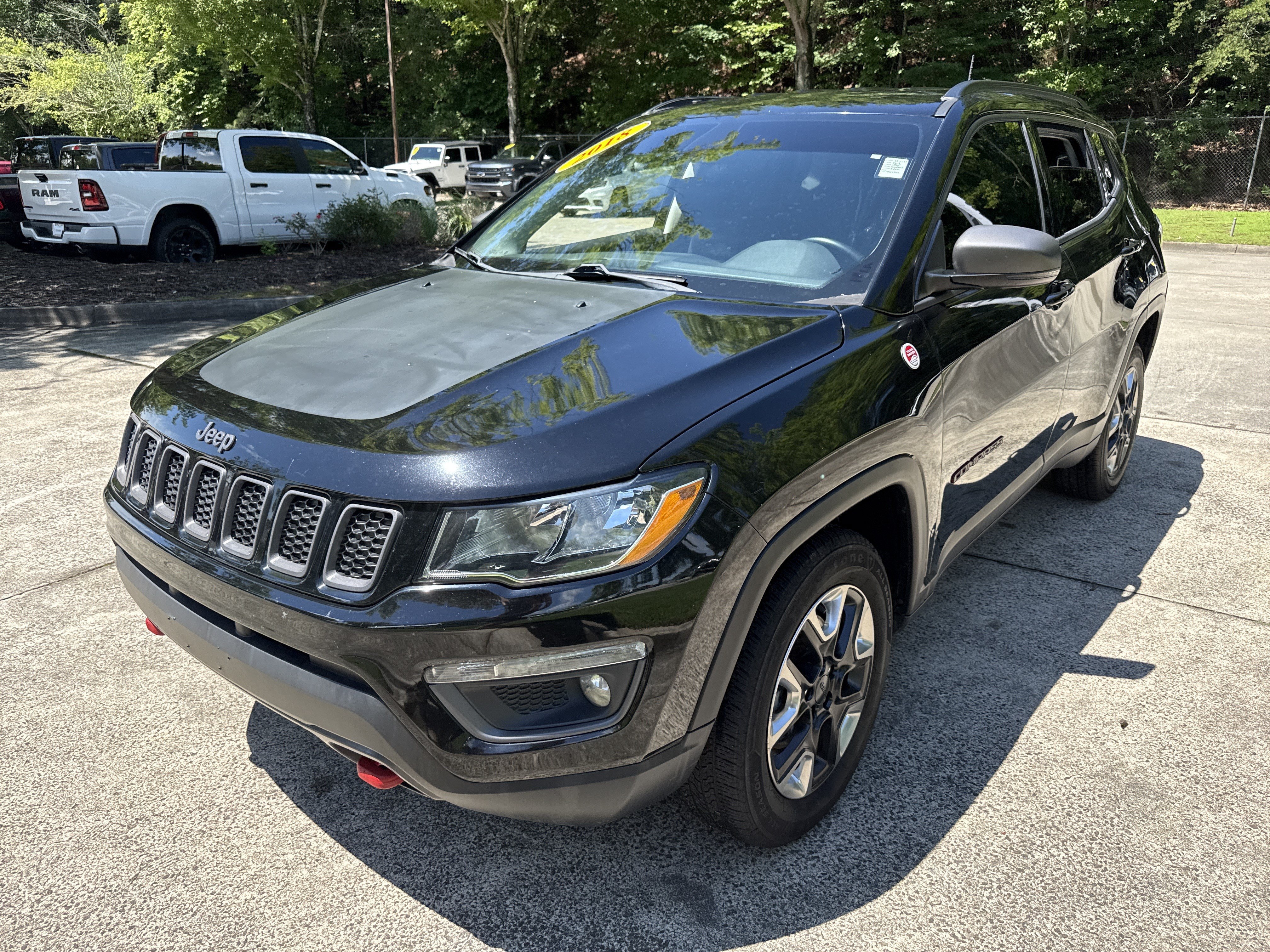 Used 2018 Jeep Compass Trailhawk w/ Leather Interior Group AWD/4WD image 3