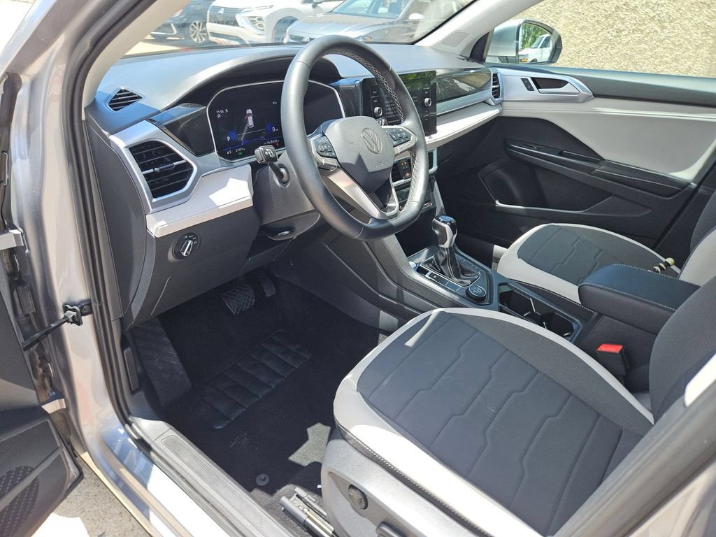 Used 2025 Volkswagen Taos SE AWD/4WD image 13