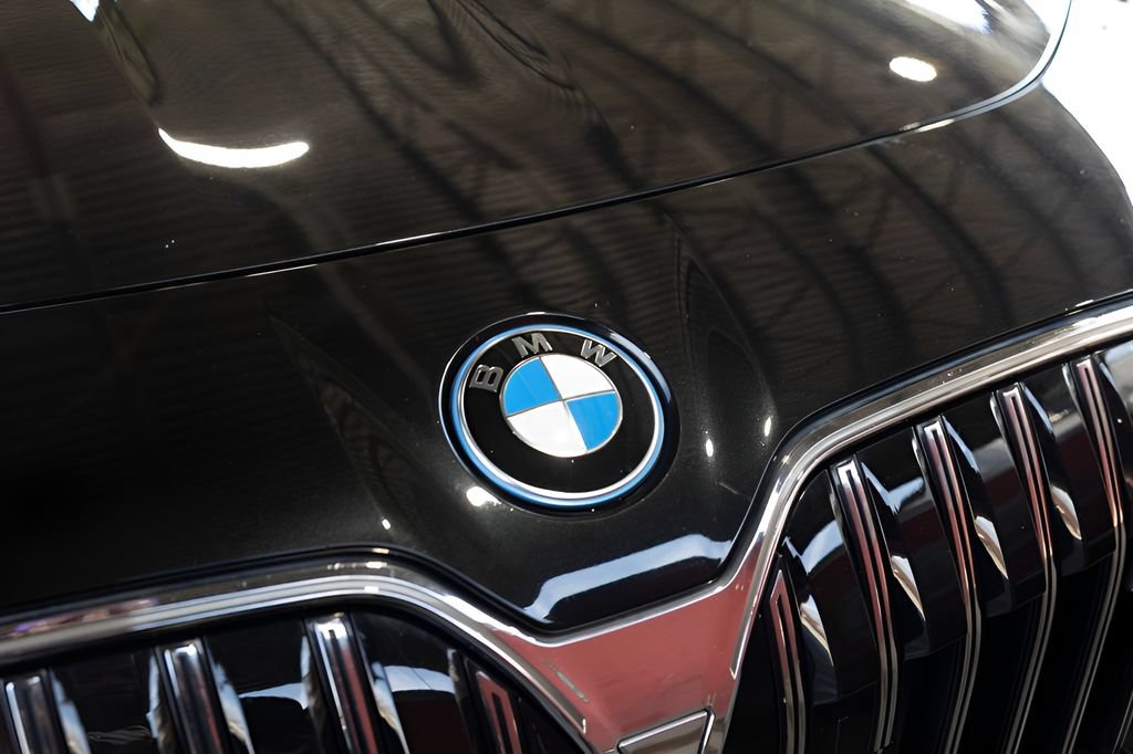 Used 2024 BMW i7 M70 AWD/4WD image 15