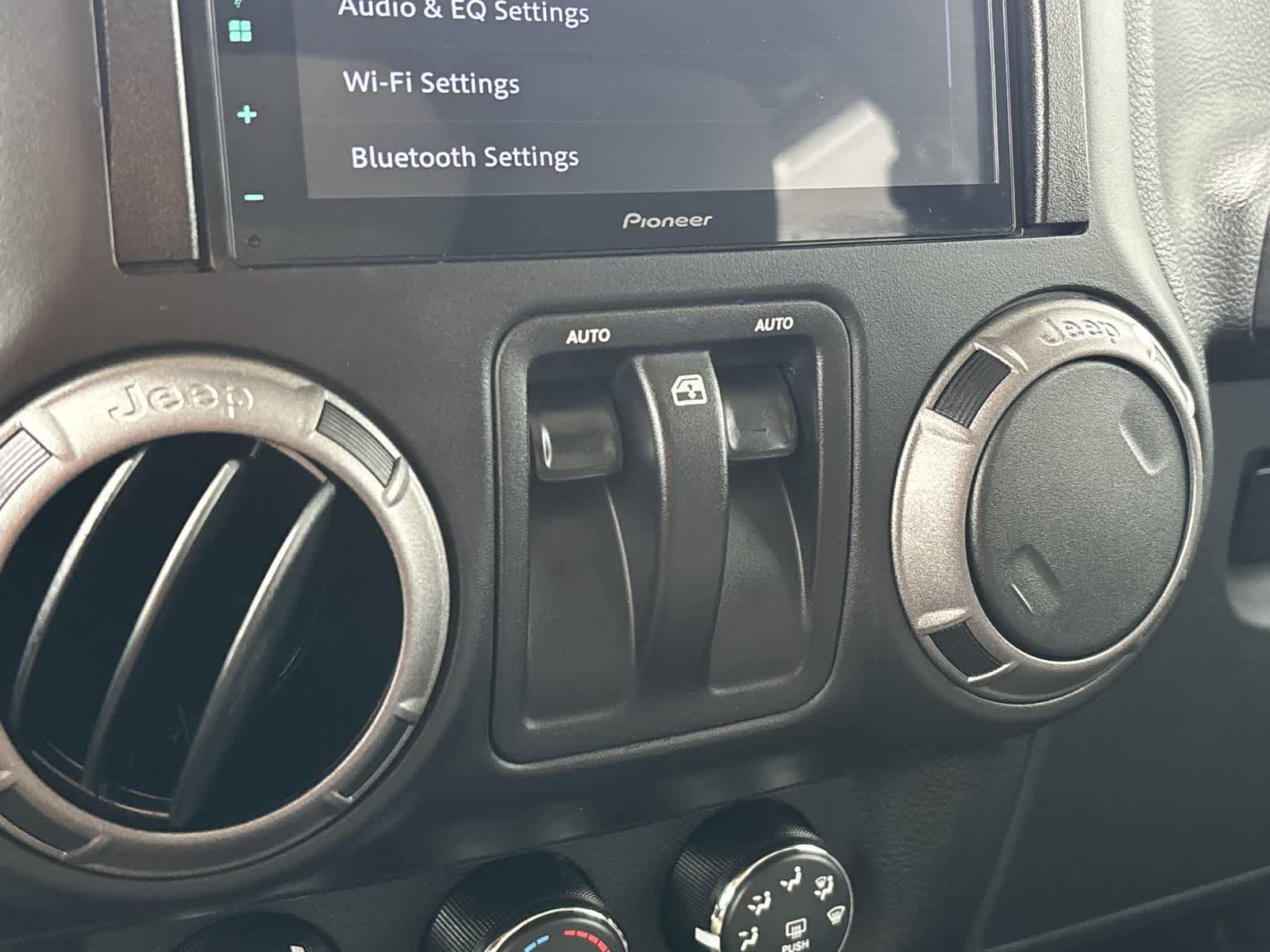 Certified 2018 Jeep Wrangler Sport image 20