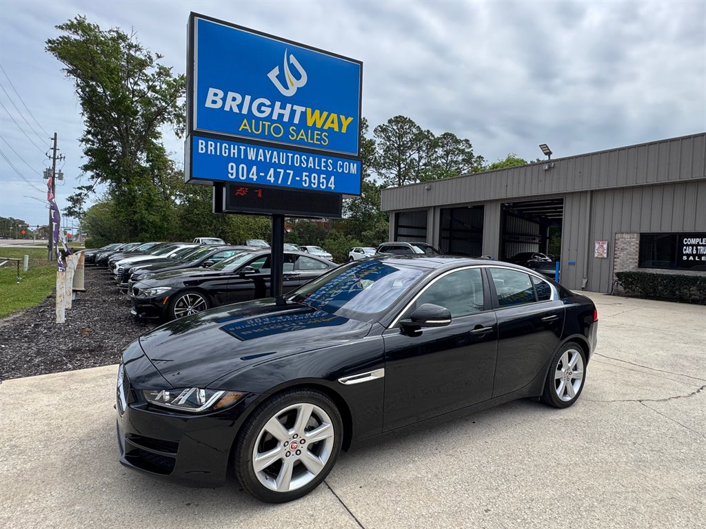 Used 2018 Jaguar XE Premium image 1