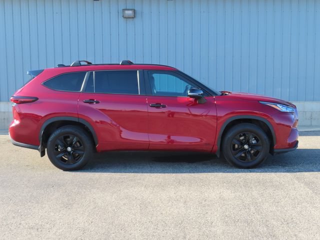 Used 2024 Toyota Highlander LE AWD/4WD image 2
