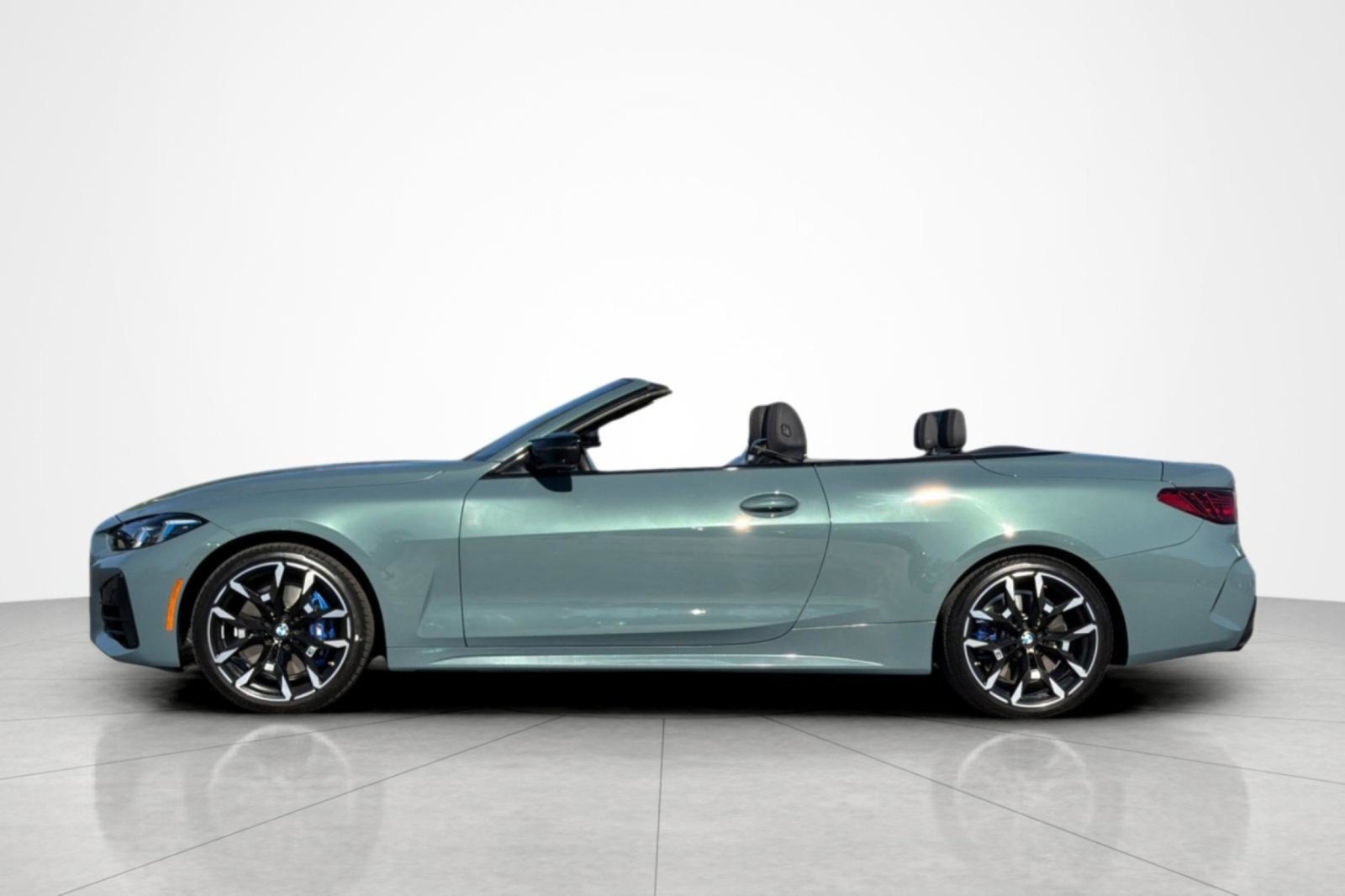 Used 2025 BMW 440i xDrive Convertible w/ Premium Package AWD/4WD image 2
