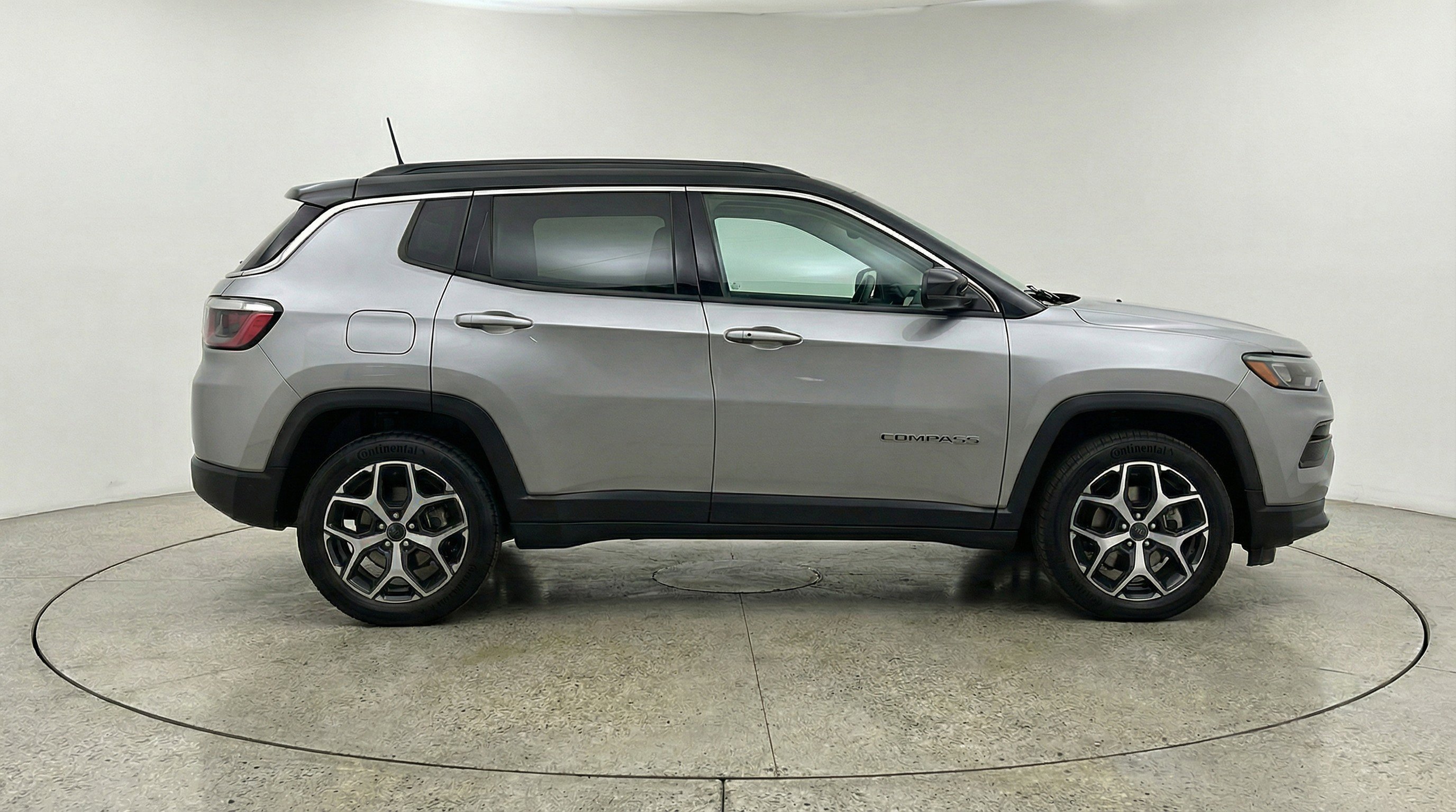 Used 2025 Jeep Compass Limited AWD/4WD image 11