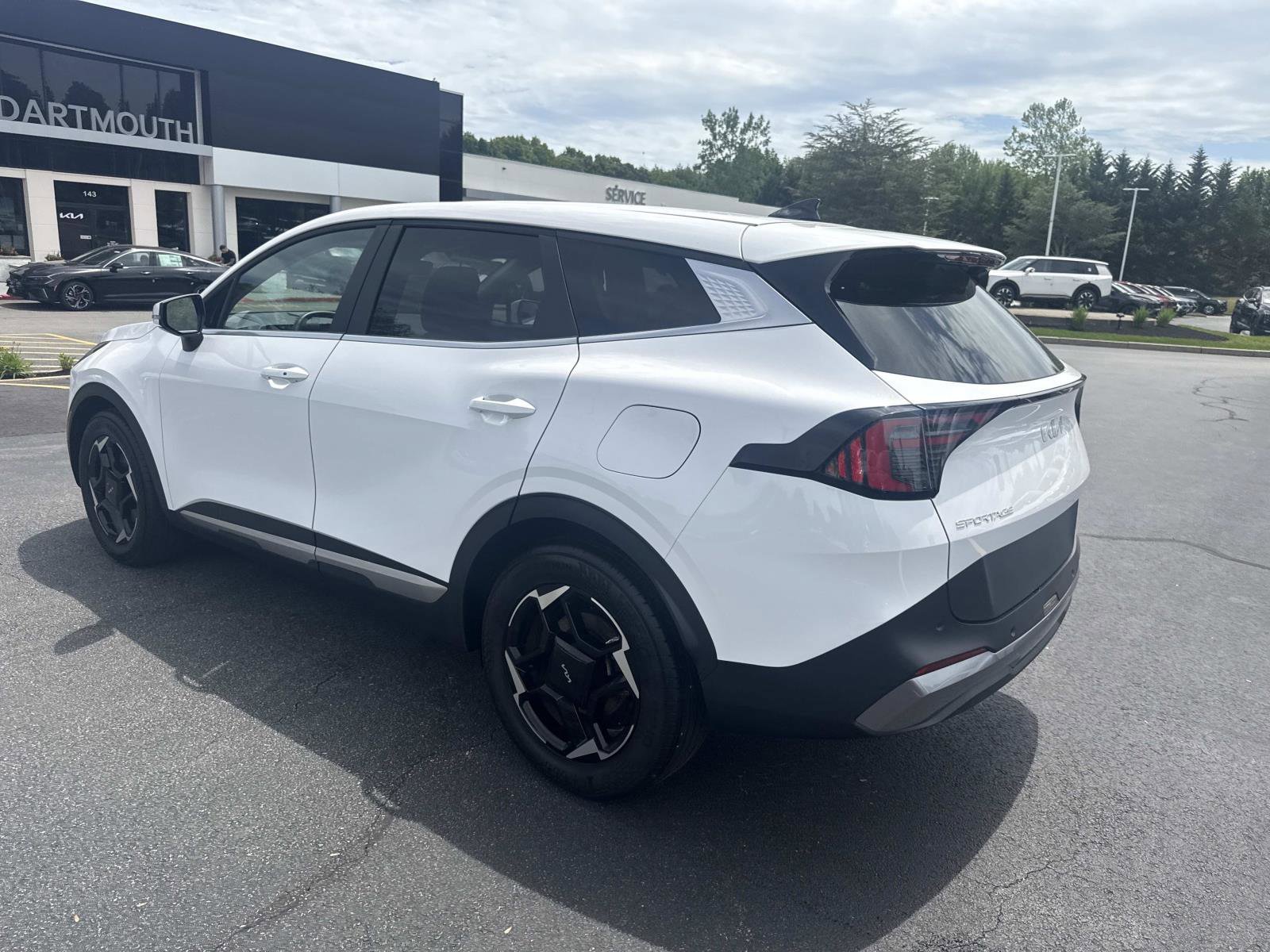 Used 2026 Kia Sportage EX FWD image 3