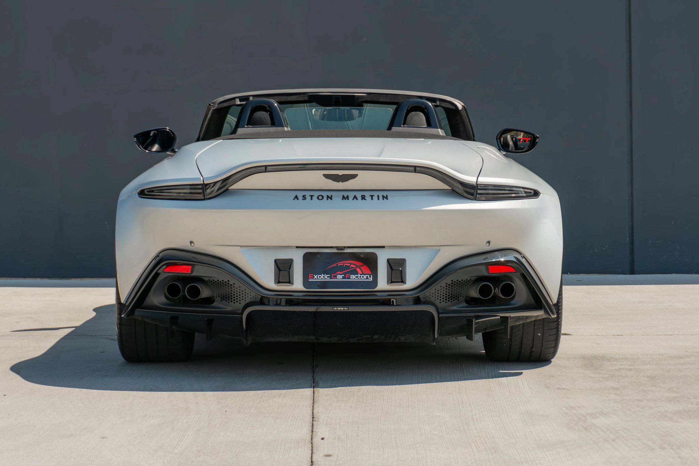 Used 2022 Aston Martin V8 Vantage Roadster RWD image 9