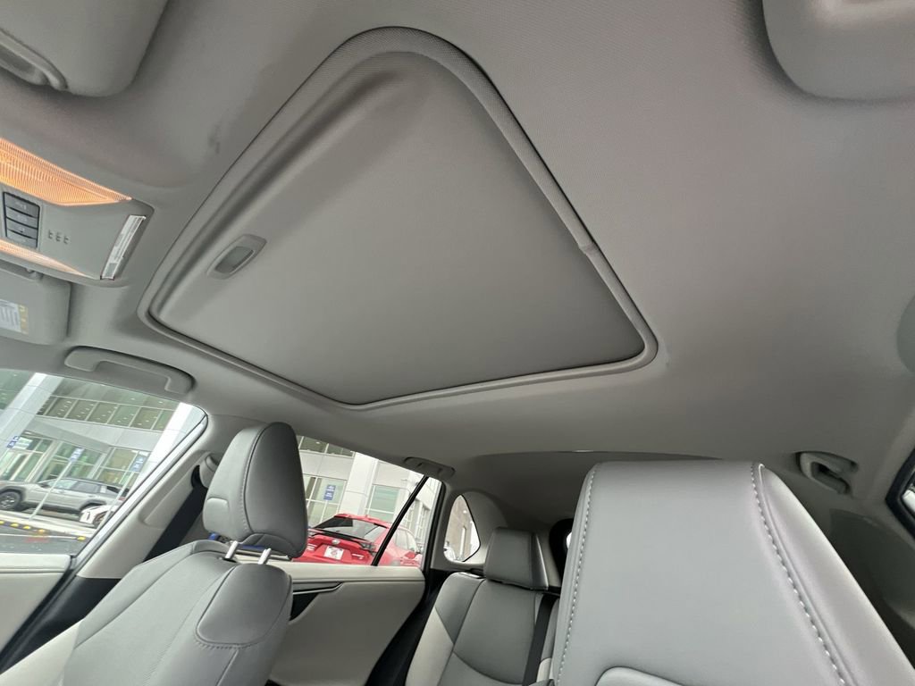 Used 2020 Toyota RAV4 Limited image 19