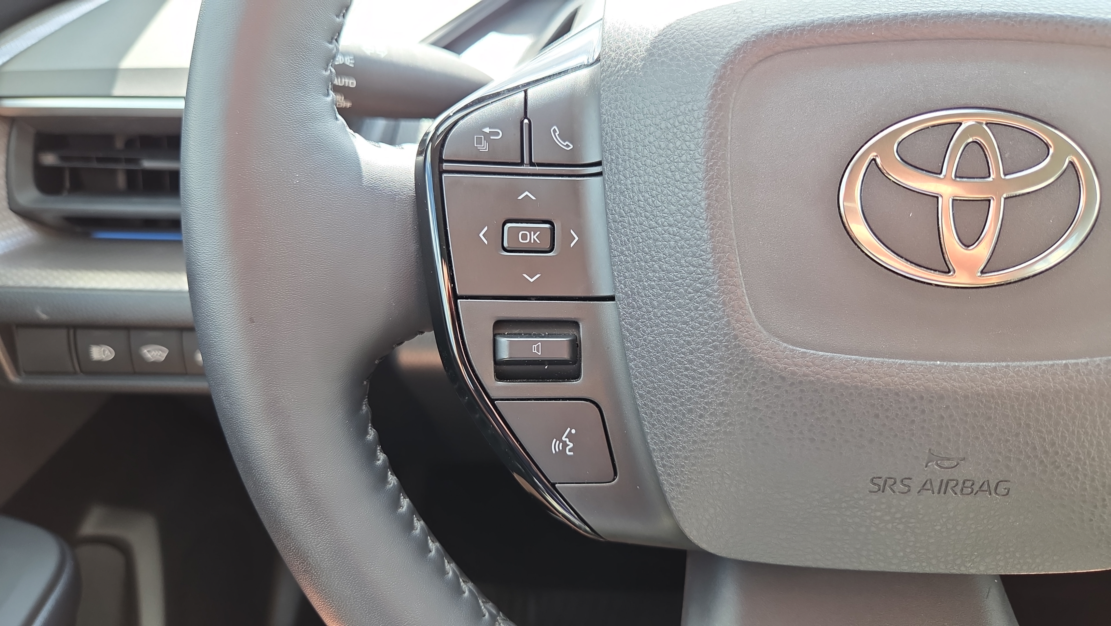 Certified 2023 Toyota Prius XLE FWD image 30