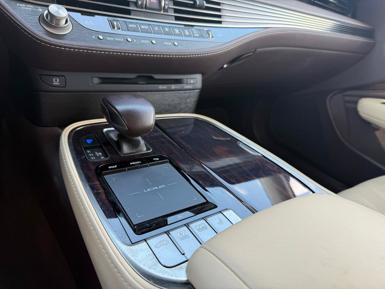 Used 2018 Lexus LS 500h AWD w/ Interior Upgrade Package image 38
