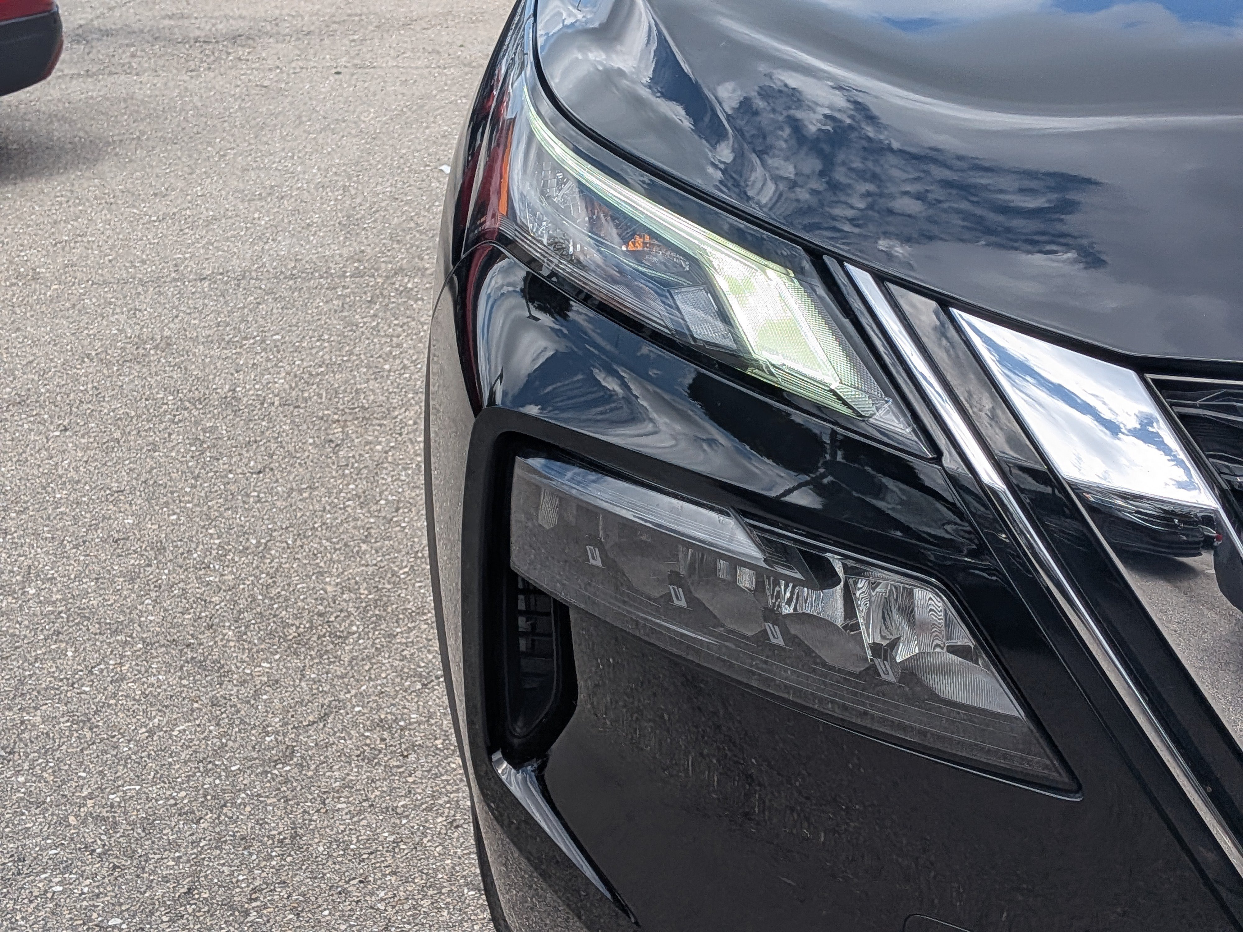 Used 2023 Nissan Rogue S FWD image 9