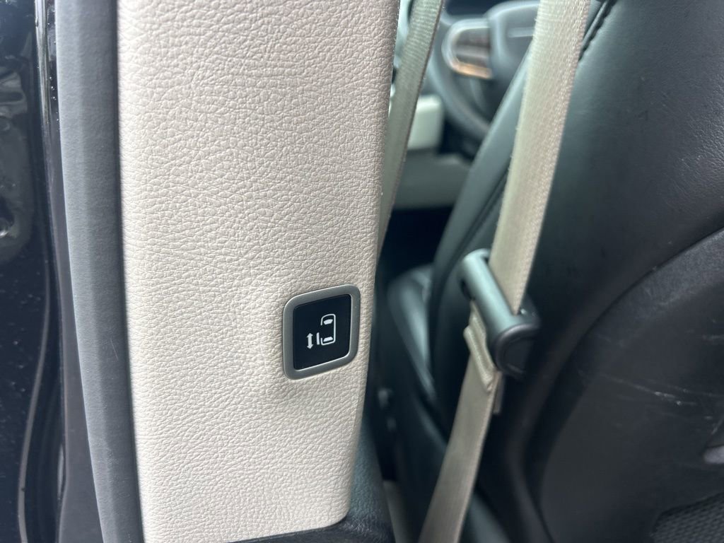 Certified 2024 Chrysler Pacifica Touring-L FWD image 9
