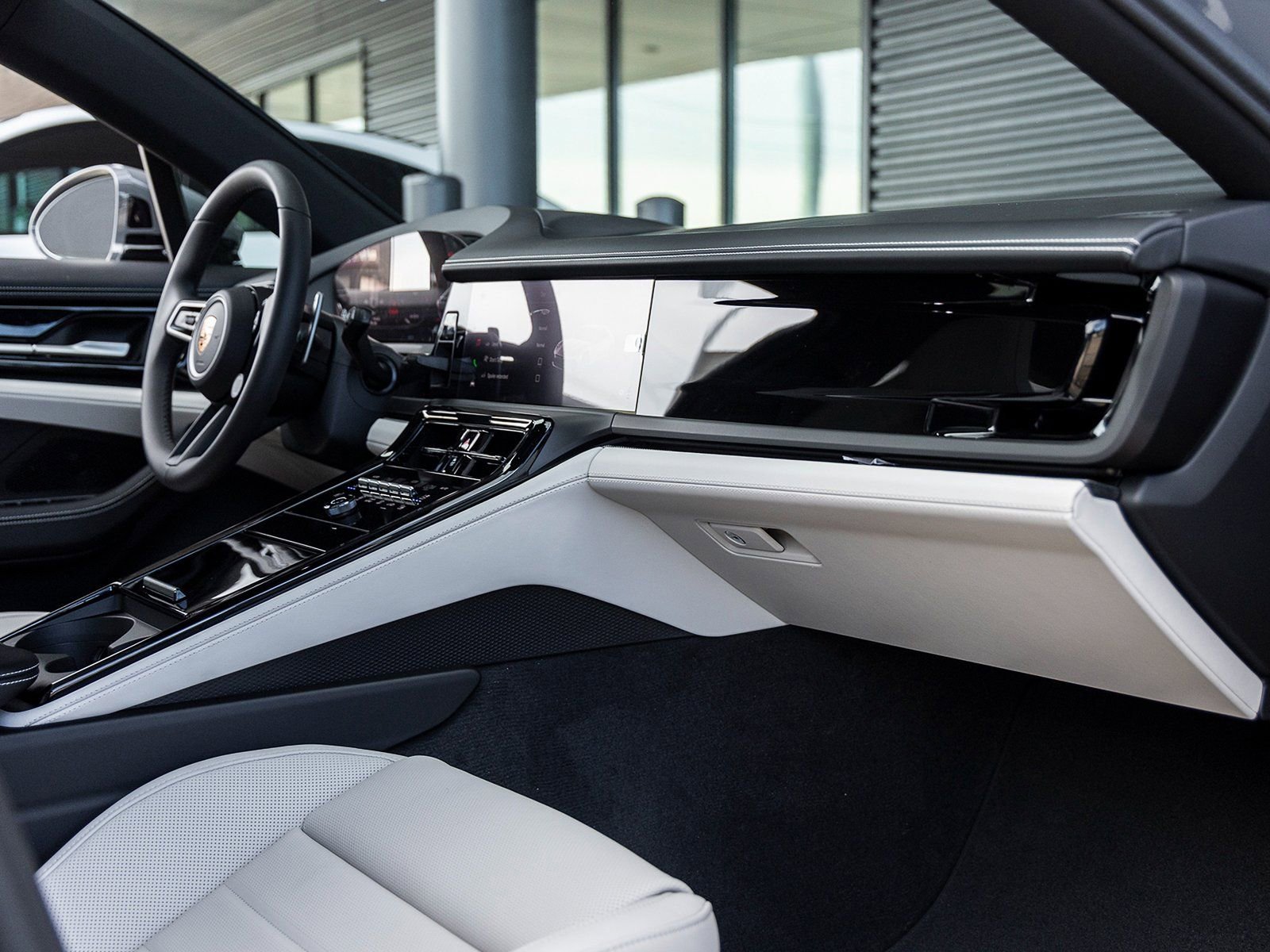 Certified 2025 Porsche Panamera 4 image 45