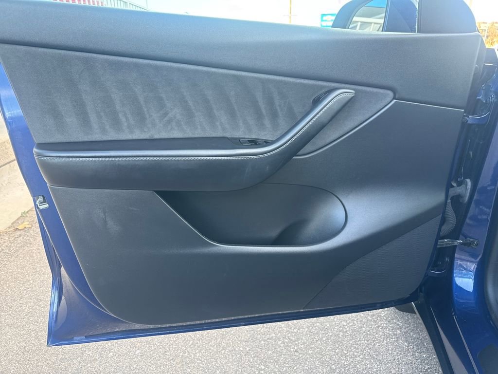 Used 2021 Tesla Model Y Long Range image 14