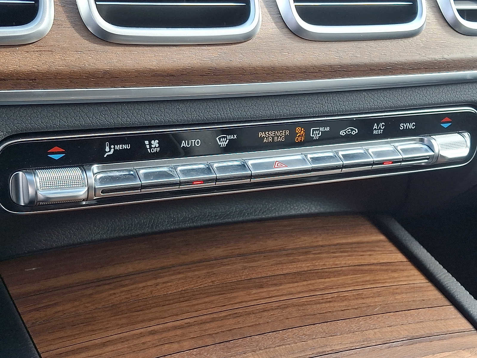 Used 2024 Mercedes-Benz GLS 450 4MATIC image 18