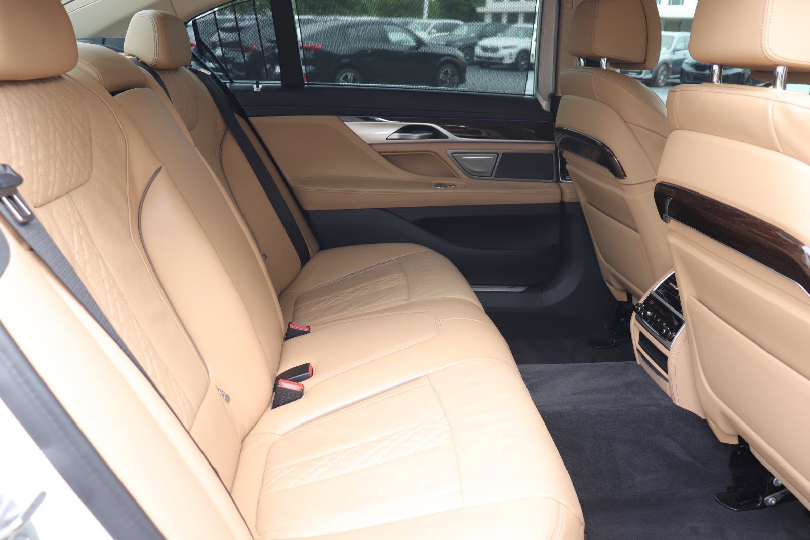Used 2022 BMW 740i w/ Premium Package RWD image 18