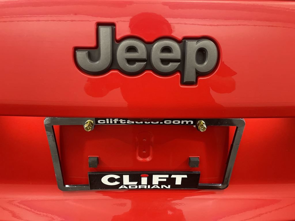 Used 2019 Jeep Cherokee Trailhawk w/ Comfort & Convenience Group AWD/4WD image 26