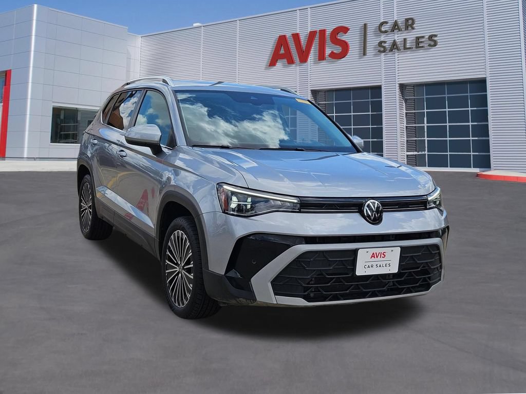 Used 2025 Volkswagen Taos SE FWD image 10