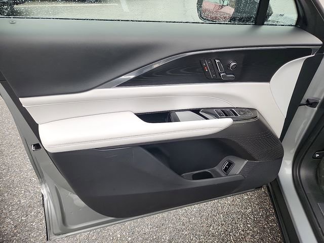 Certified 2024 Cadillac Lyriq Luxury image 12