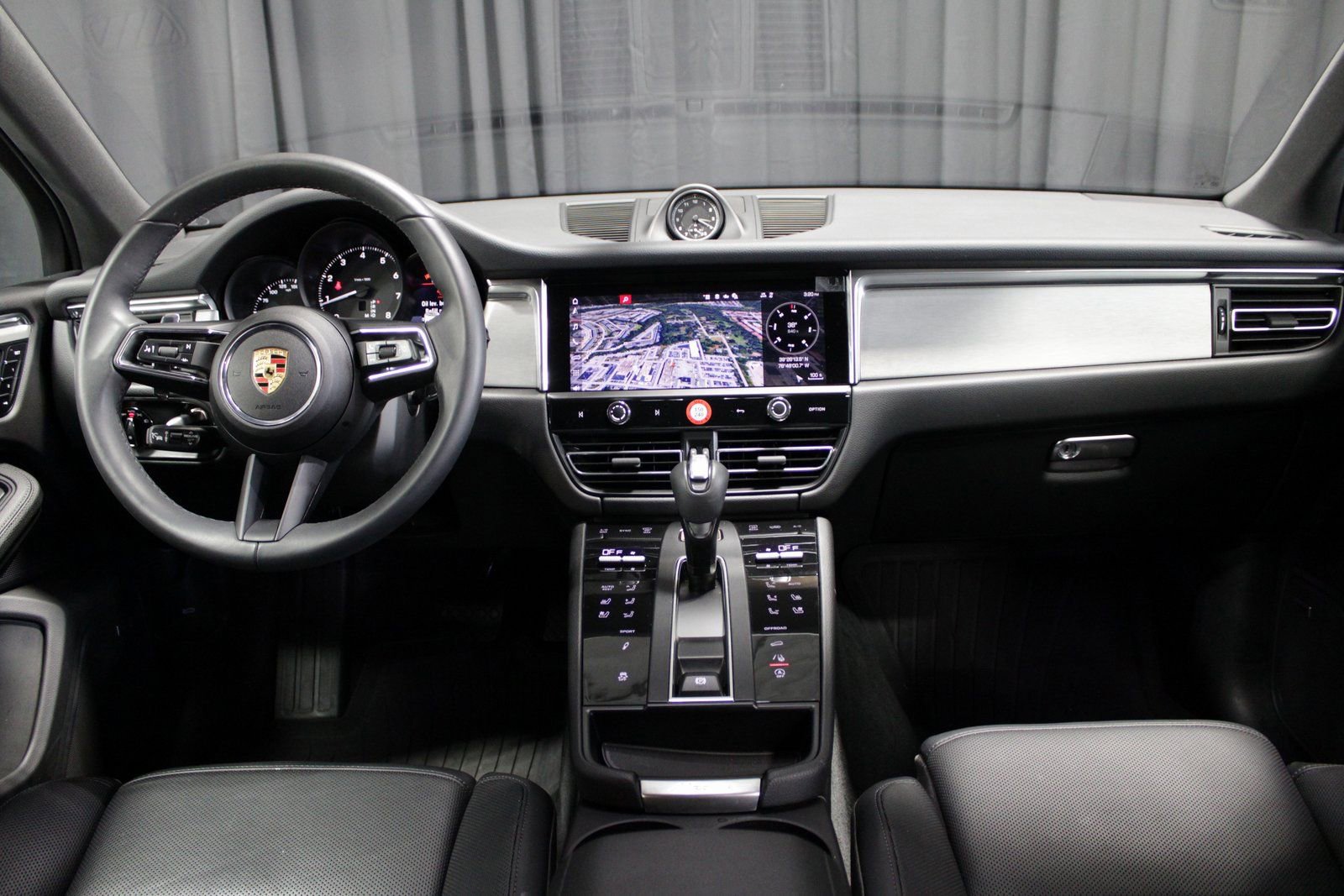 Certified 2025 Porsche Macan image 23