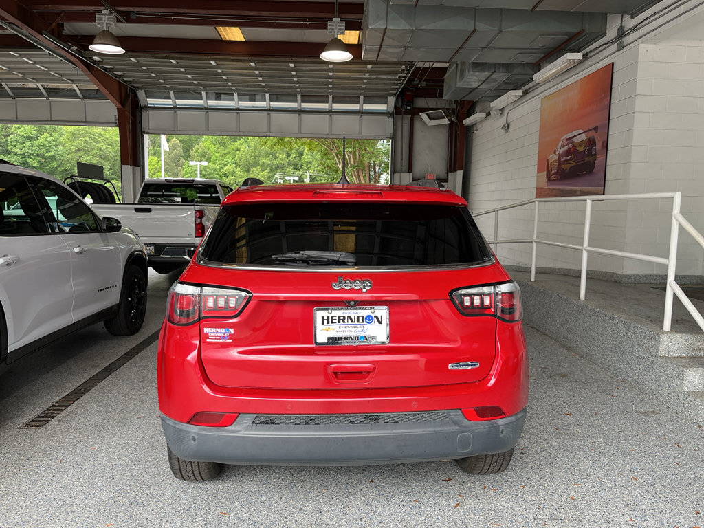 Used 2018 Jeep Compass Latitude w/ Popular Equipment Group FWD image 7