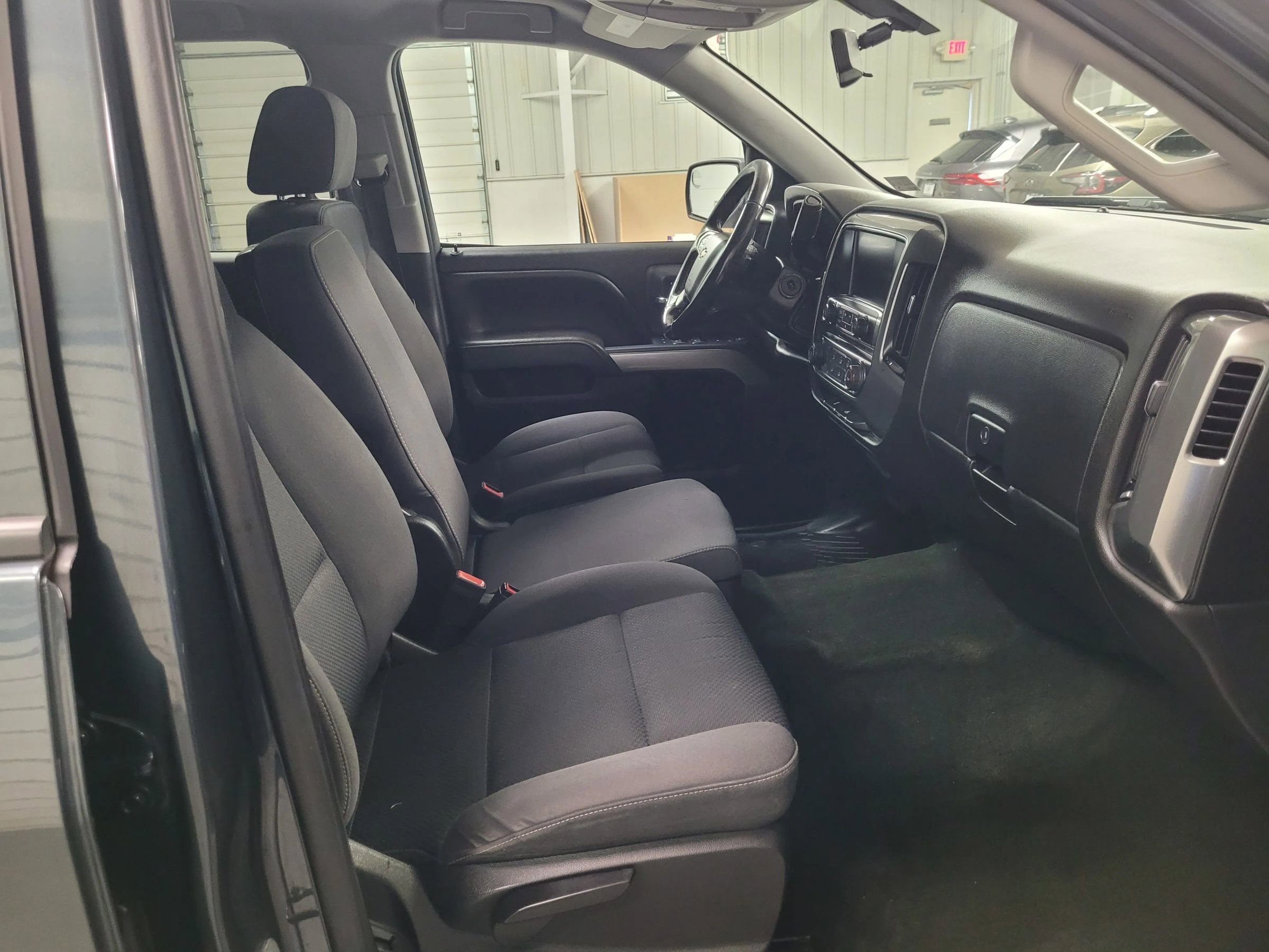 Used 2018 Chevrolet Silverado 1500 LT image 30