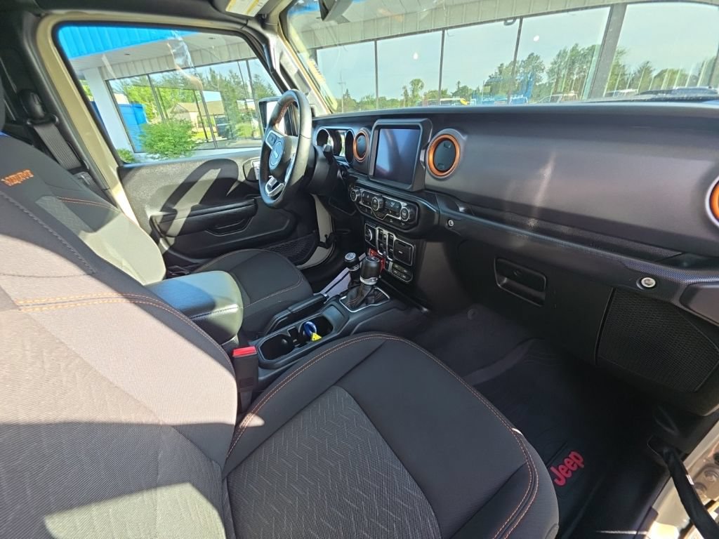 Used 2022 Jeep Gladiator Mojave w/ Cold Weather Group AWD/4WD image 16