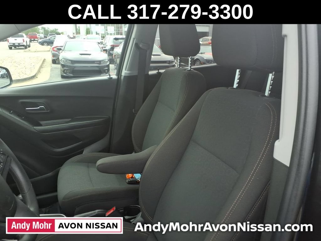 Used 2022 Chevrolet Trax LS w/ Tint and Cruise Package AWD/4WD image 14