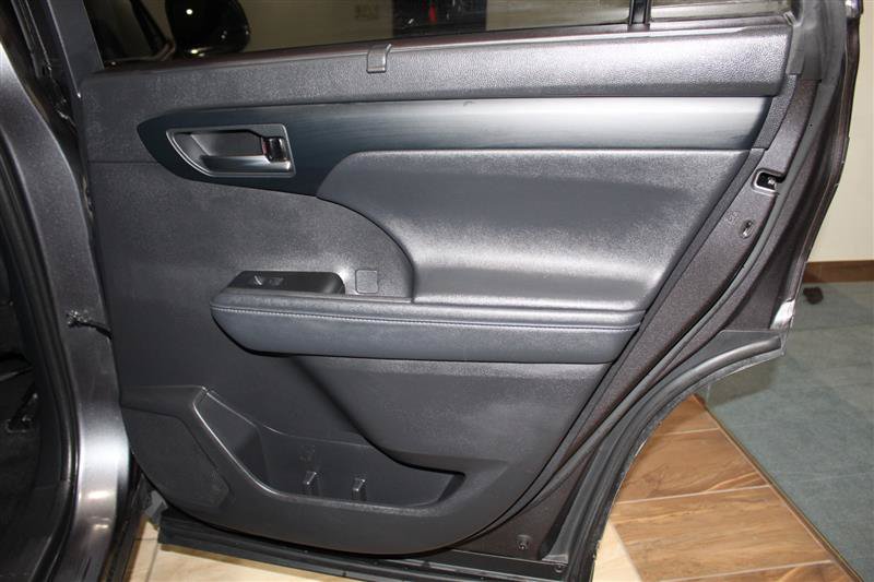 Used 2021 Toyota Highlander XLE AWD/4WD image 35