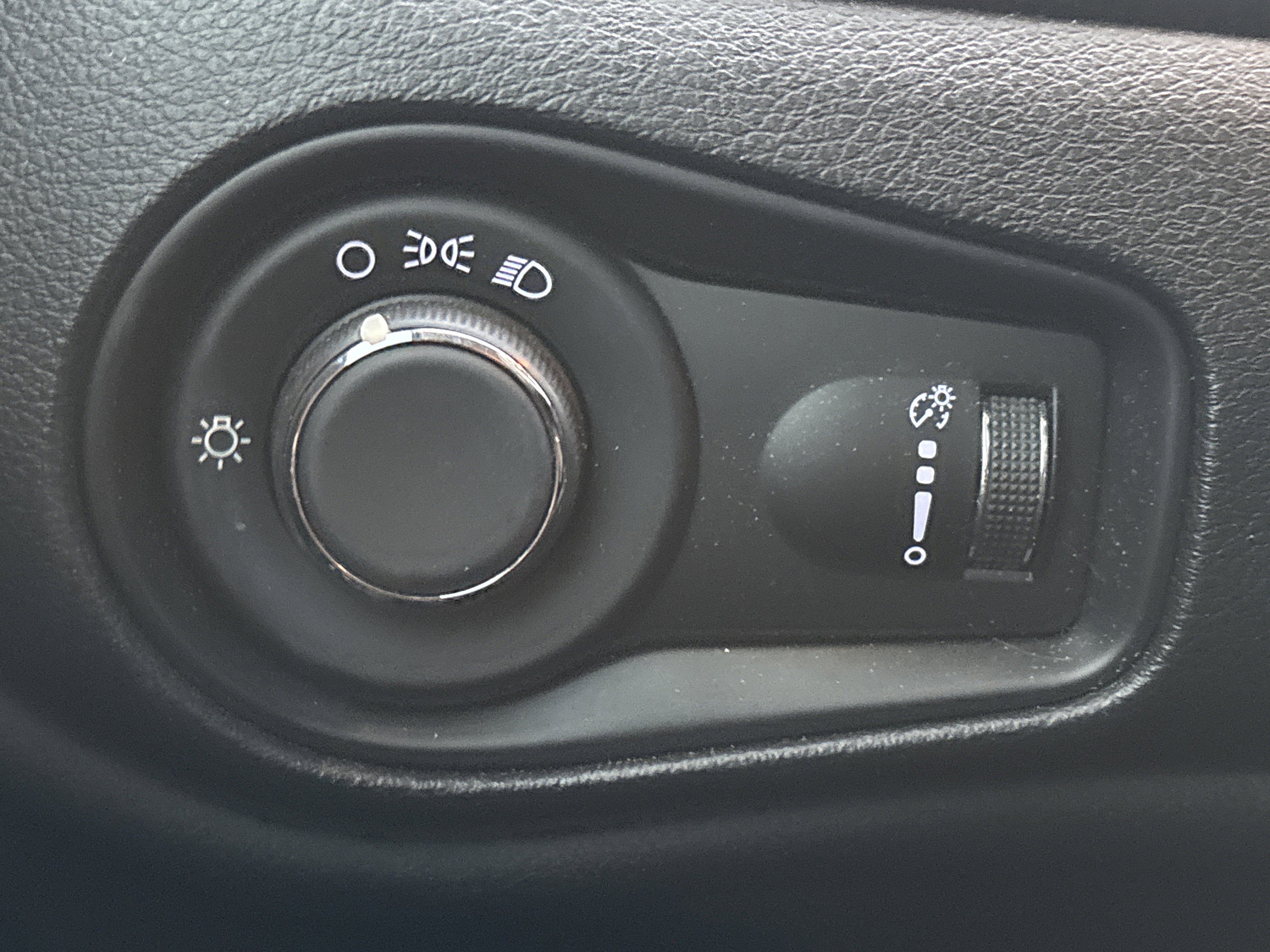 Used 2021 Jeep Renegade Sport image 32