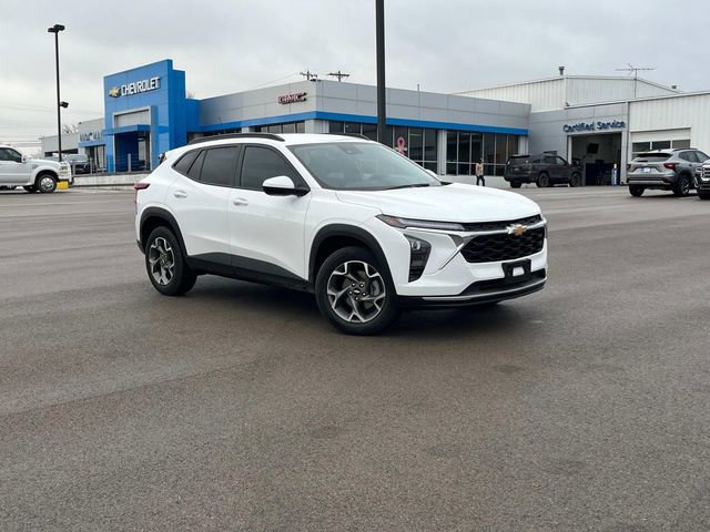 Certified 2025 Chevrolet Trax LT w/ LT Convenience Package image 2