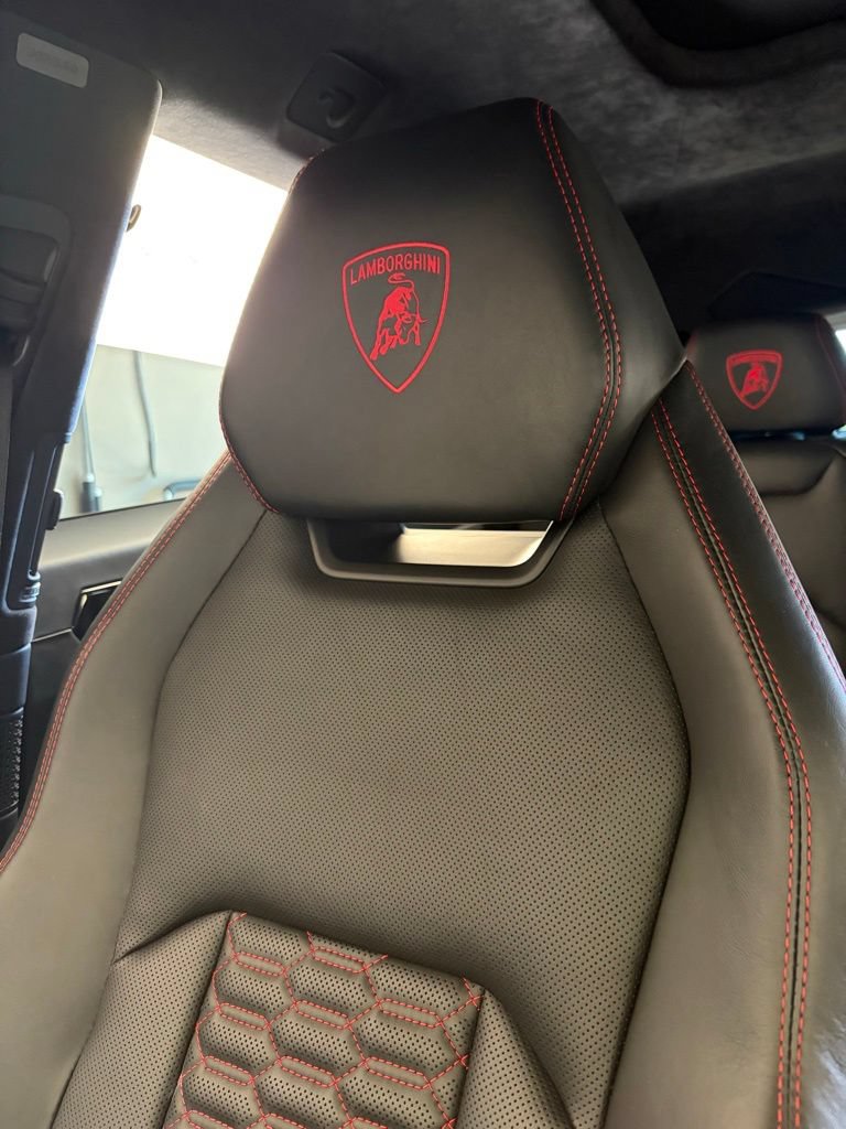 Used 2019 Lamborghini Urus AWD/4WD image 23
