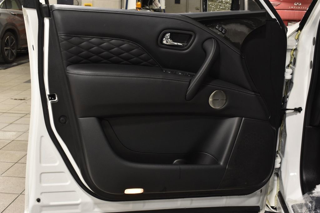 Used 2024 INFINITI QX80 Sensory image 9