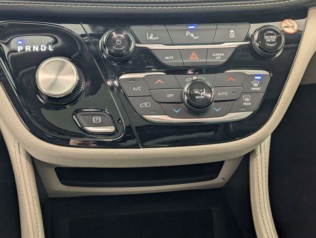 Used 2023 Chrysler Pacifica Limited image 24