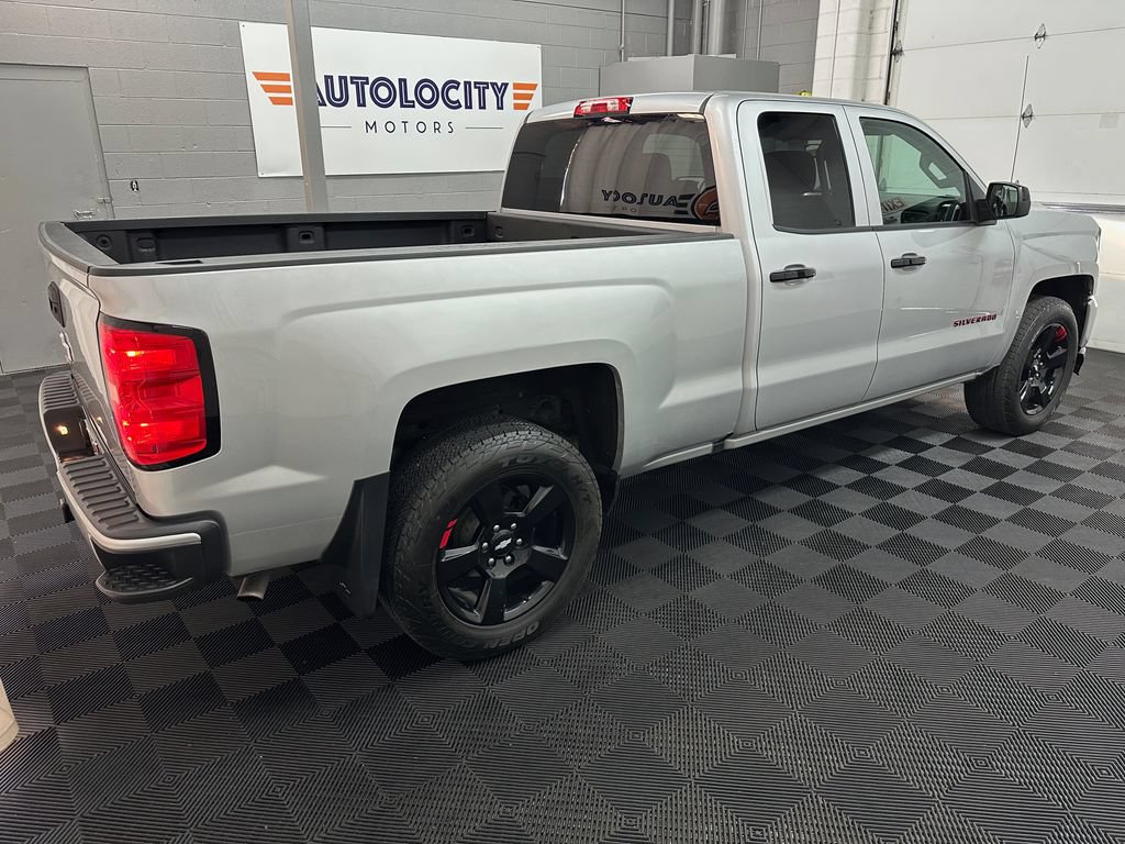 Used 2017 Chevrolet Silverado 1500 LT w/ Redline Edition AWD/4WD image 10