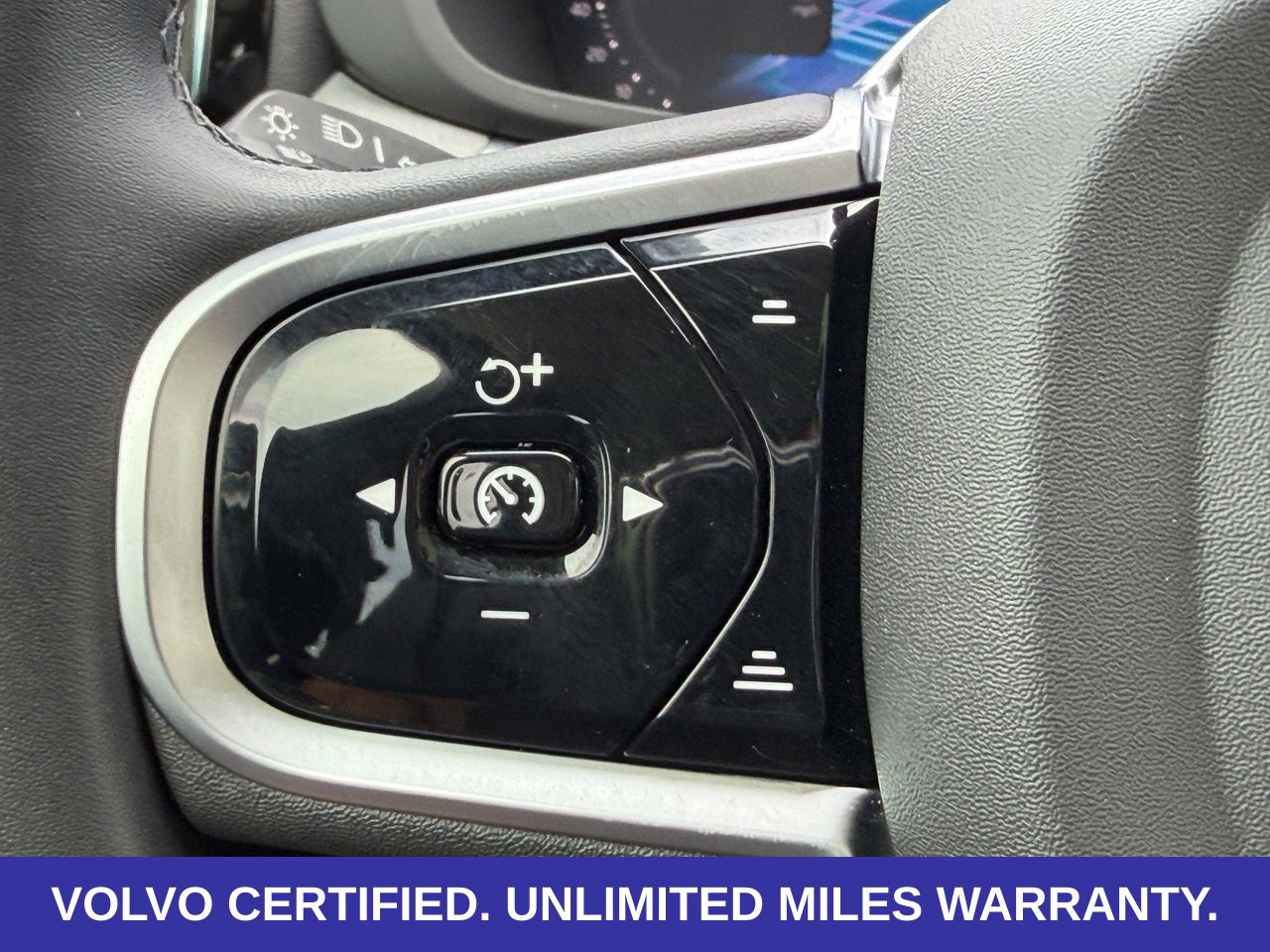 Certified 2025 Volvo XC60 B5 Plus AWD/4WD image 21