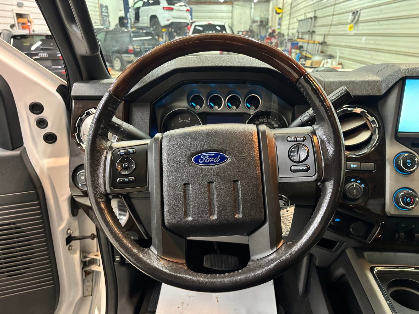 Used 2016 Ford F350 Platinum w/ Platinum Package AWD/4WD image 11
