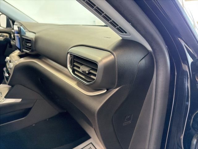 Used 2023 Ford Explorer XLT w/ Equipment Group 202A AWD/4WD image 37