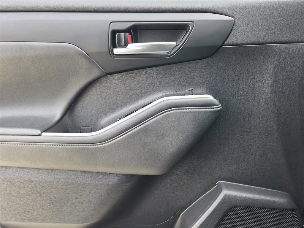 Used 2021 Toyota Highlander XLE image 23