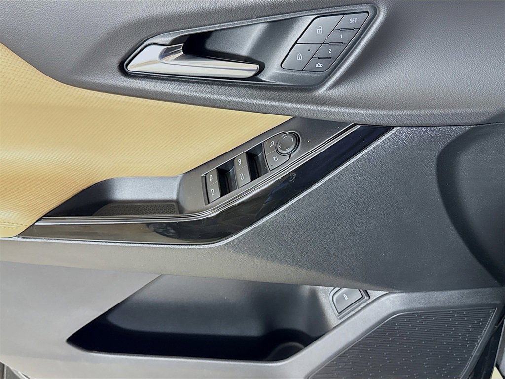 New 2026 Chevrolet Equinox ACTIV w/ Convenience Package III image 16