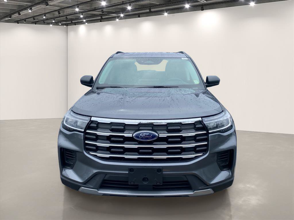 Used 2025 Ford Explorer Active AWD/4WD image 2