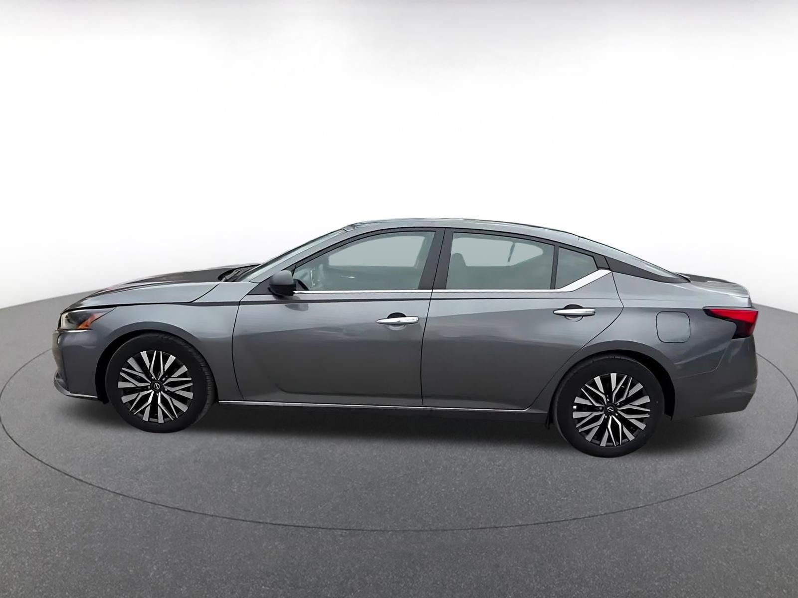 Used 2025 Nissan Altima 2.5 SV image 9