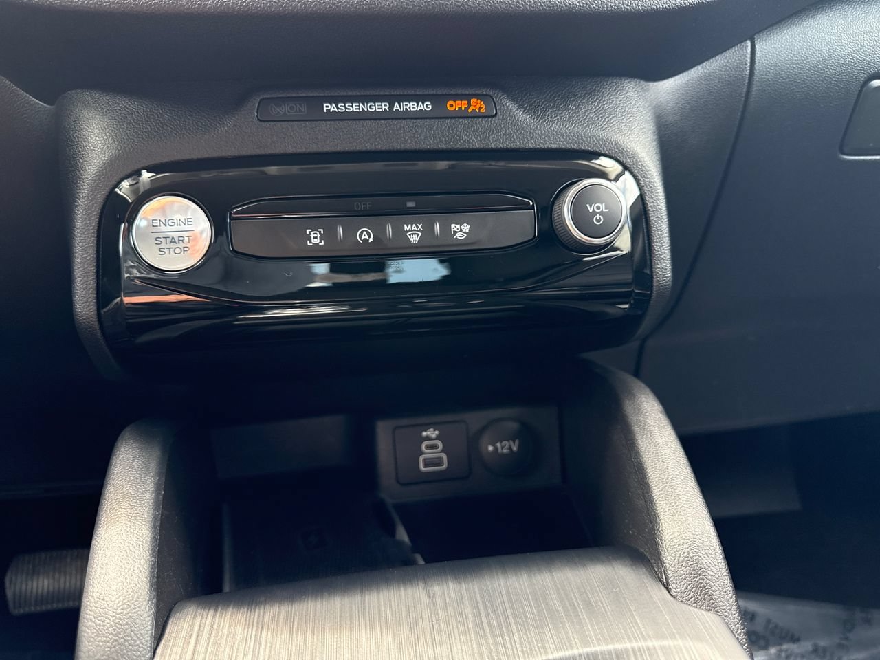 Used 2025 Ford Escape Platinum AWD/4WD image 22